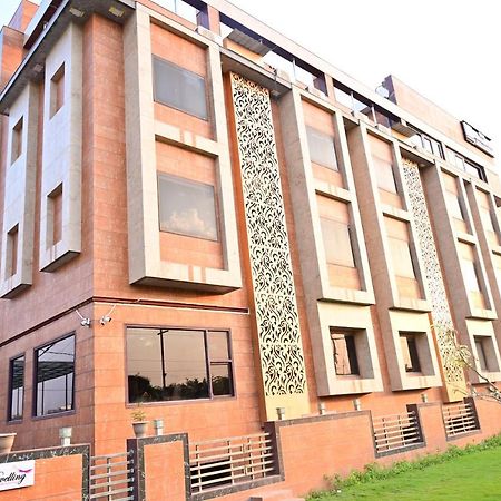The Dwelling Inn Greater Noida Εξωτερικό φωτογραφία