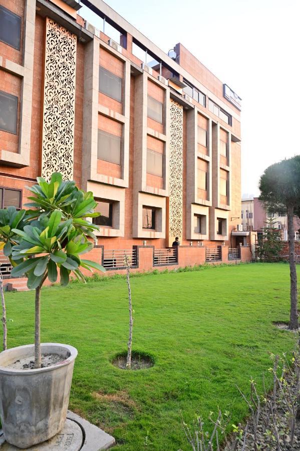 The Dwelling Inn Greater Noida Εξωτερικό φωτογραφία