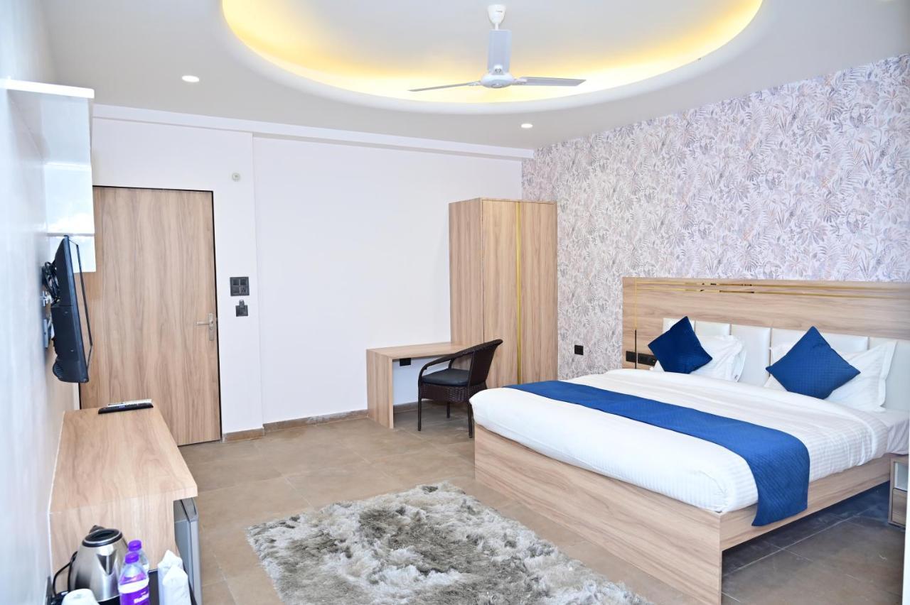 The Dwelling Inn Greater Noida Εξωτερικό φωτογραφία
