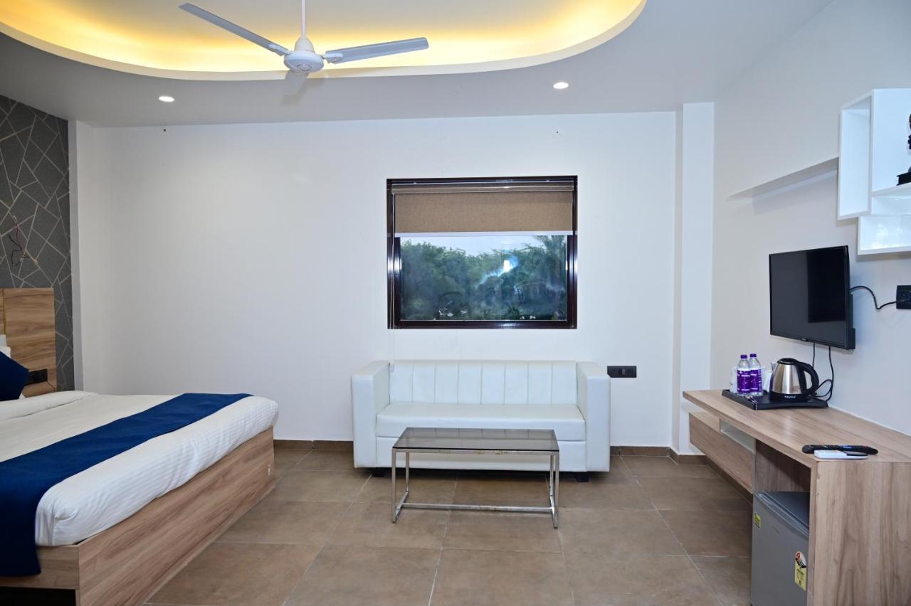 The Dwelling Inn Greater Noida Εξωτερικό φωτογραφία