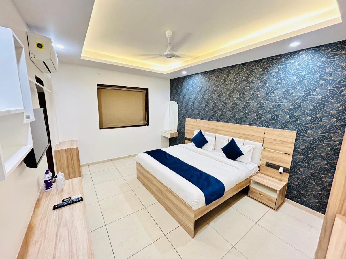 The Dwelling Inn Greater Noida Εξωτερικό φωτογραφία