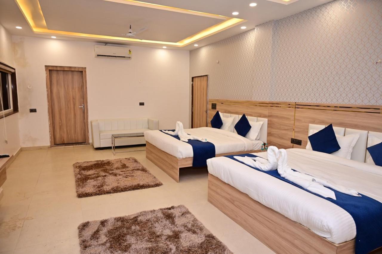 The Dwelling Inn Greater Noida Εξωτερικό φωτογραφία