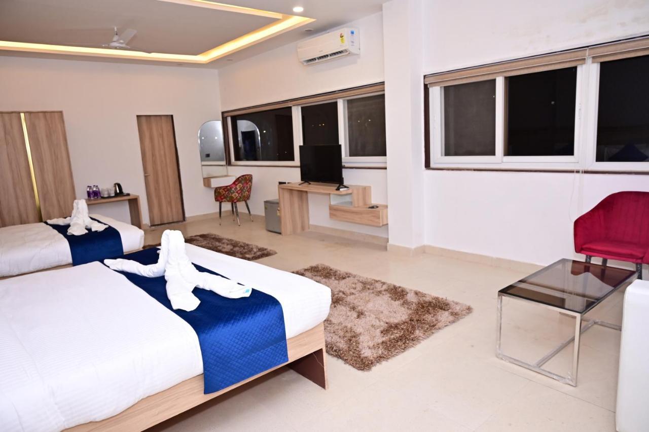 The Dwelling Inn Greater Noida Εξωτερικό φωτογραφία