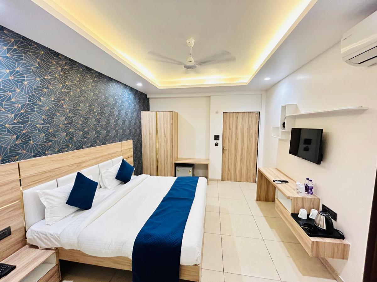 The Dwelling Inn Greater Noida Εξωτερικό φωτογραφία